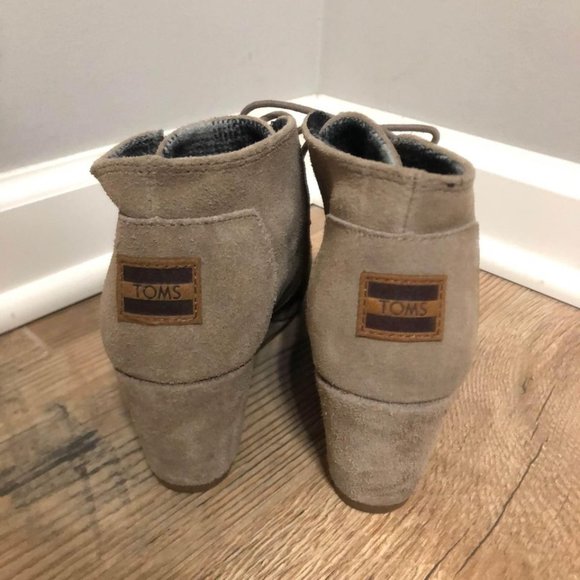 TOMS | 7.5 Women’s Taupe Kala Wedge Booties - Picture 2 of 5